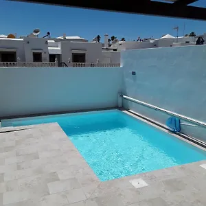https://karina-puerto-del-carmen-lanzarote.in-canary-islands.com